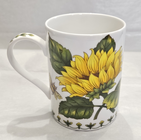 Queen's "Botanic" coffee mug. - Picture 4 of 9